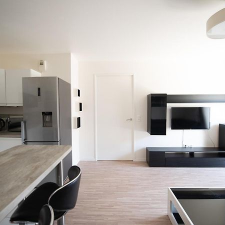 Appartements De 2 Ou 3 Chambres A 40 Minutes De Paris Courcouronnes 客房 照片